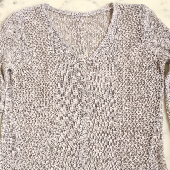 Crochet with Special Yarn V-Neck Long Sleeve Lightweight Sweater. - Picture 4 of 6